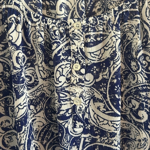 Liz ClaiborneVGUC blue/white semi sheer pull on top, elastic neck waist sleeves - Picture 3 of 7